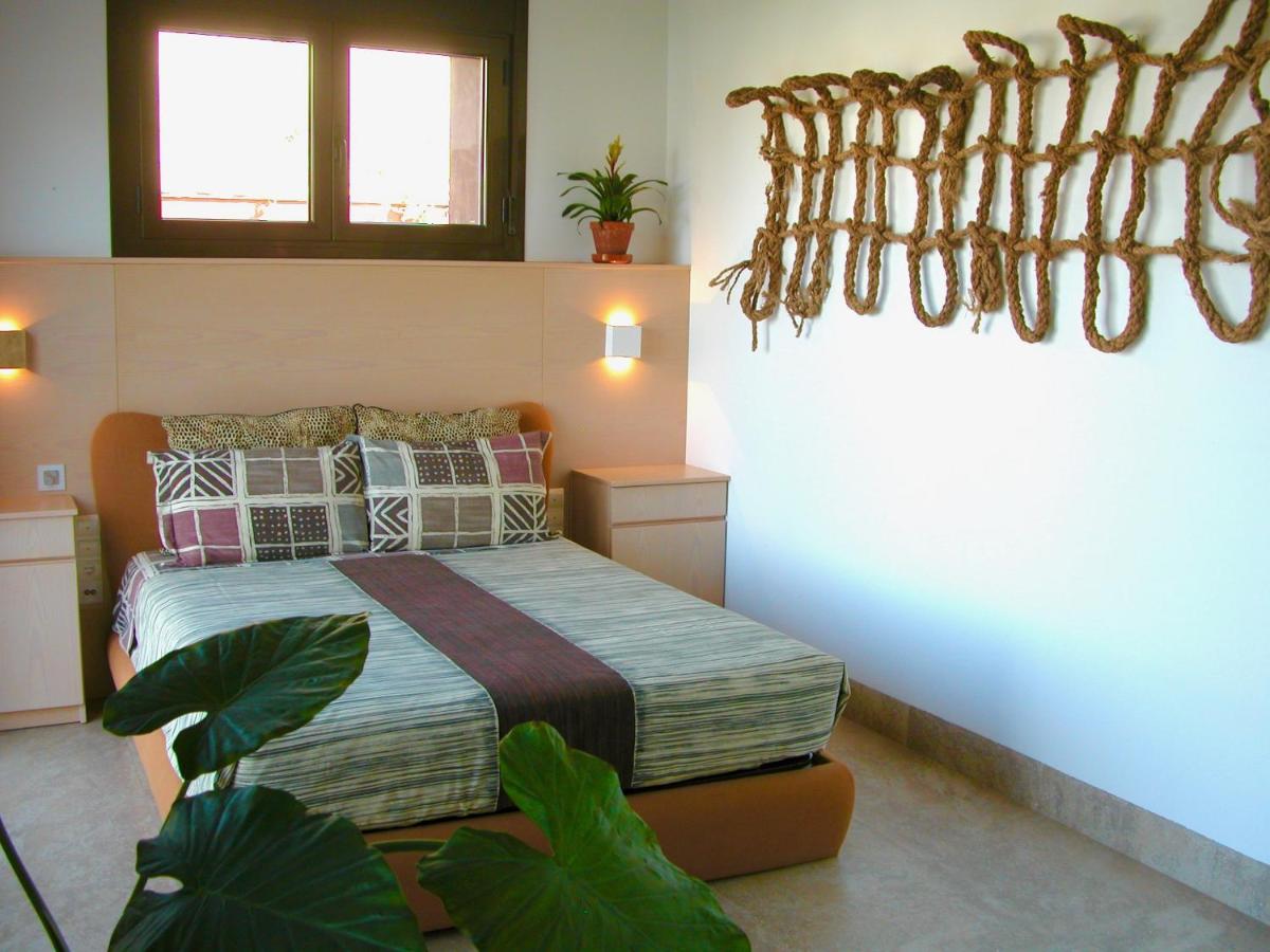 Zimmer mit Queensize-Bett und Gartenblick
