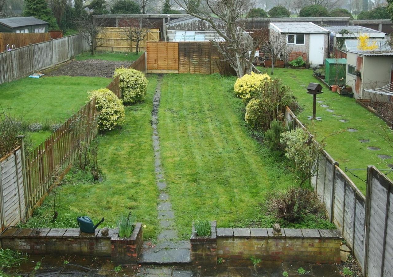 Large Cosy House Ideal for Corporate Lets - B&B Andover