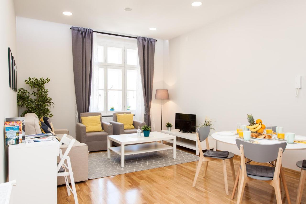 B&B Zagreb - Luxury Main Square Apartments - Bed and Breakfast Zagreb