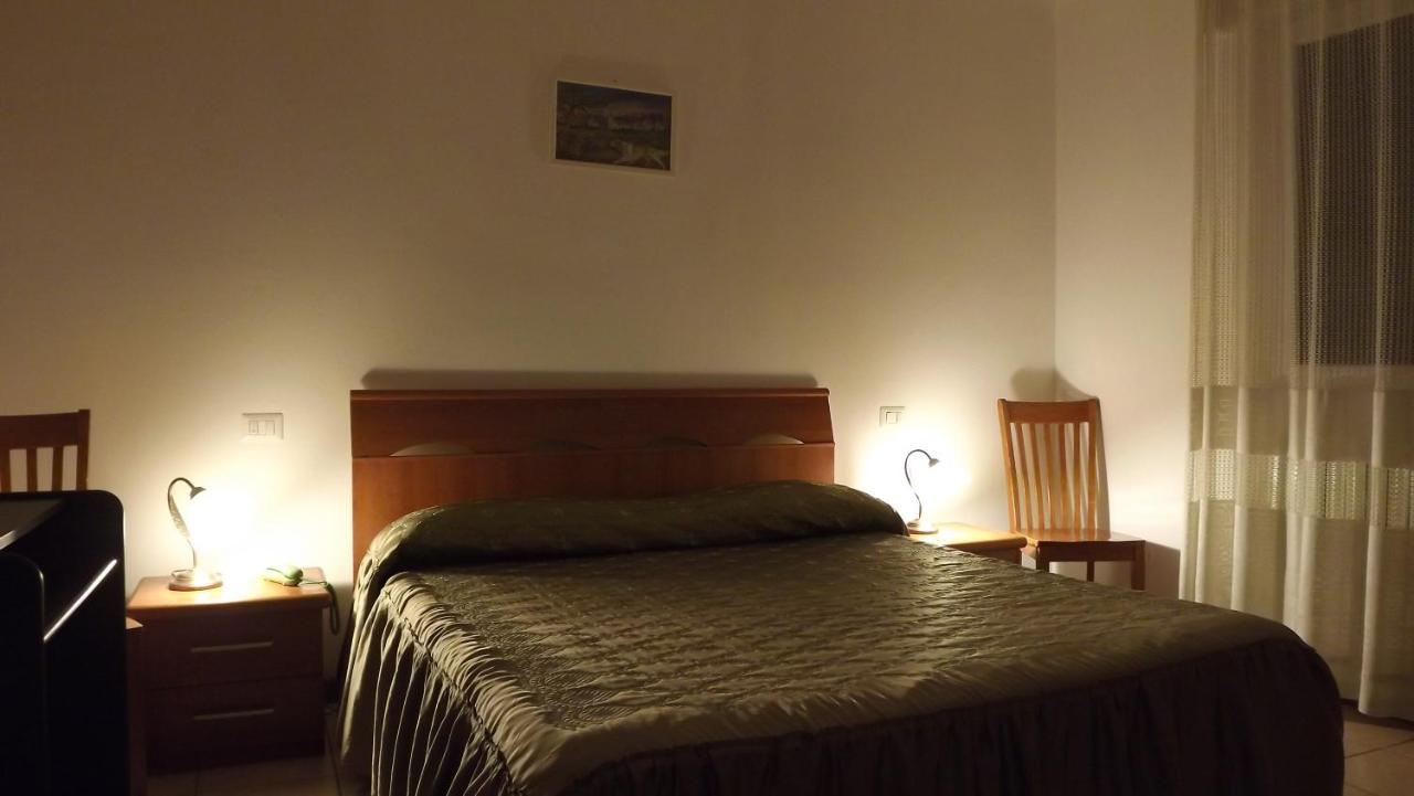 Doppel- oder Zweibettzimmer