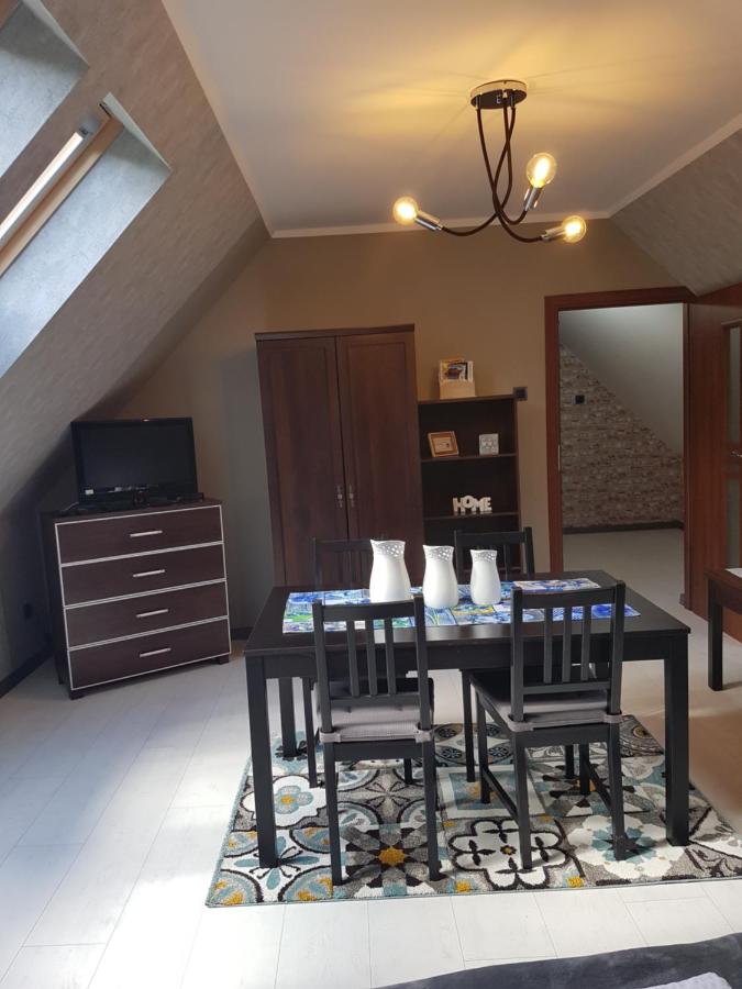 Vierbettzimmer mit Badewanne