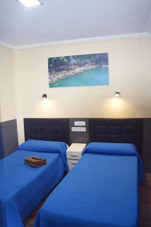 Chambre Lits Jumeaux avec Salle de Bains Commune