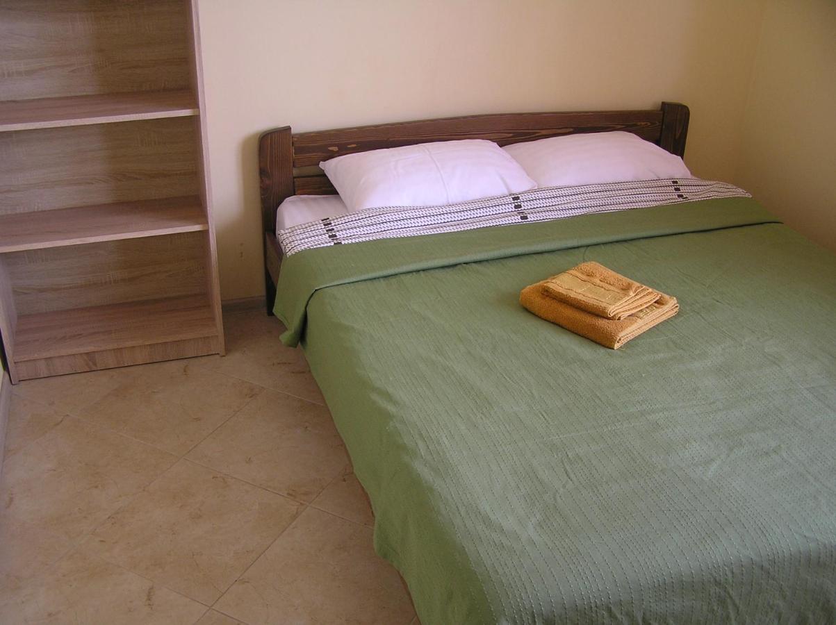 Apartment With Shared Bathroom