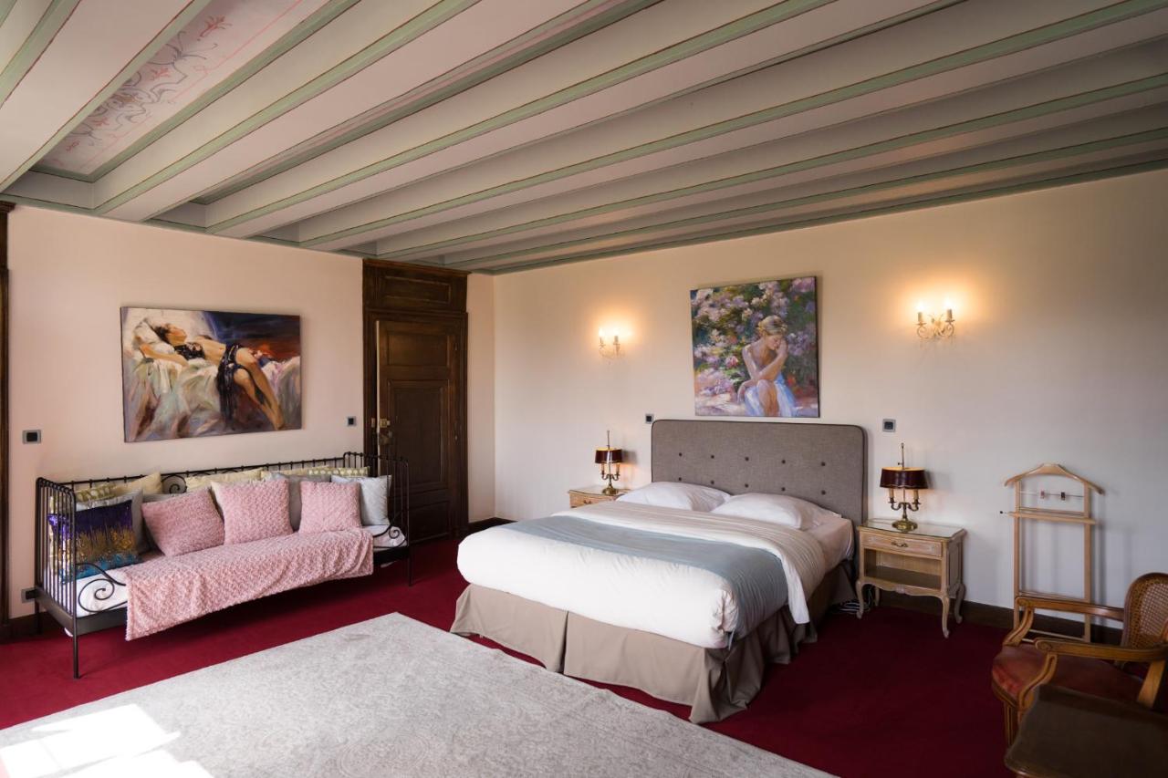 Deluxe Room (2 Adults + 1 Child)