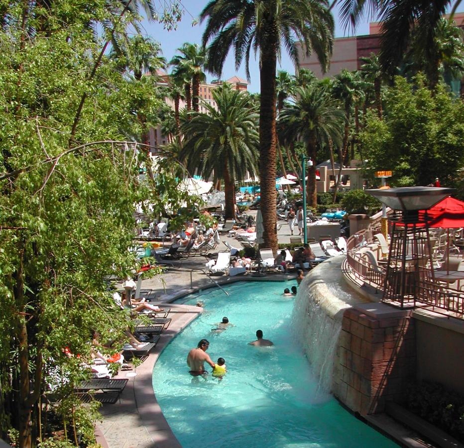 True 1BR Balcony Suite with Strip View at MGM Signature - Ferienwohnung Las Vegas