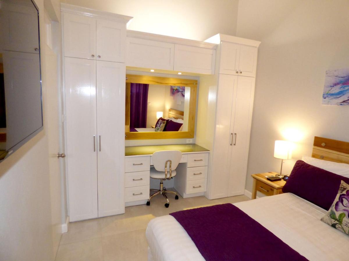 B&B Ocho Rios - Beach Two Bedroom Loft Suite E29 - Bed and Breakfast Ocho Rios