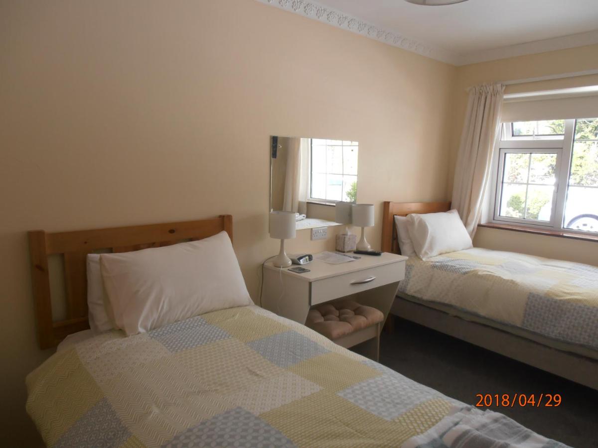Twin Room with Private Bathroom