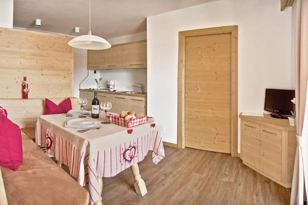 One-Bedroom Apartment with Balcony