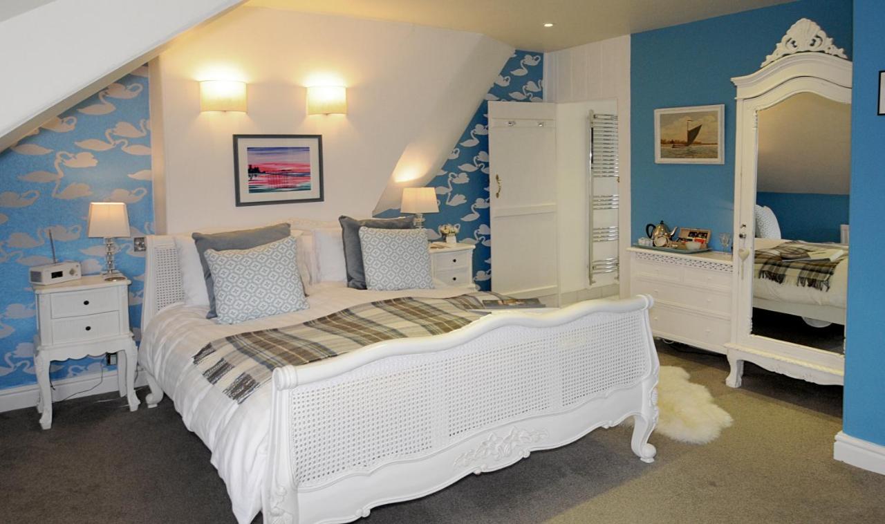 Kamer met Kingsize Bed en Uitzicht op Zee