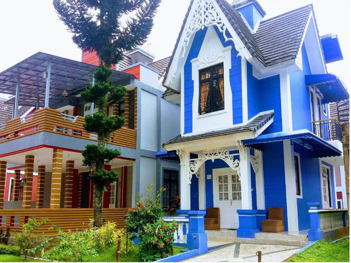 B&B Puncak - Zevannya Villa Kota Bunga - Bed and Breakfast Puncak