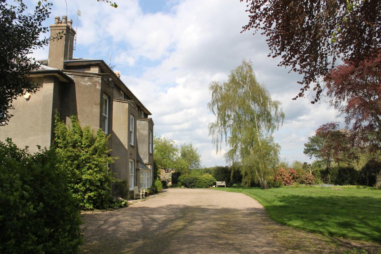 B&B Nottingham - Hoveringham Hall - Bed and Breakfast Nottingham