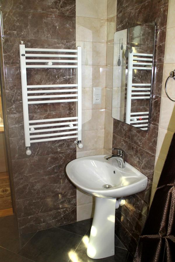 Zweibettzimmer mit Badewanne
