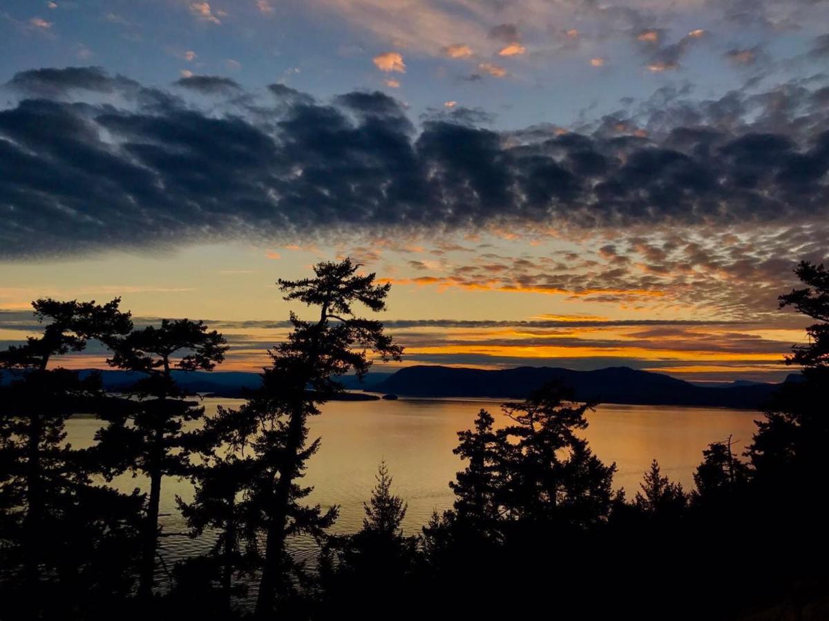 Shangri-La Oceanfront vacation home - B&B Pender Island