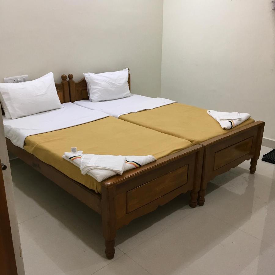 Deluxe Double Room (2 Adults + 1 Child)