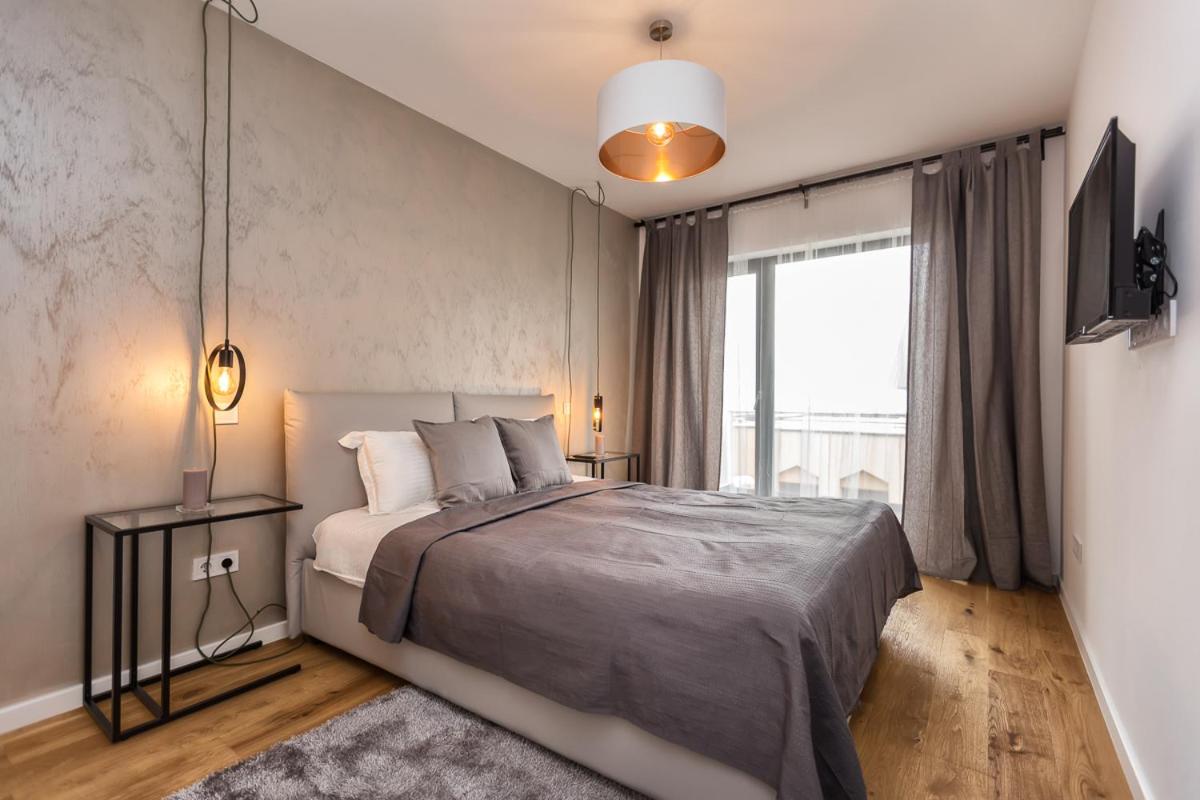 5th floor apartment (Balcony with mountain view, A/C)