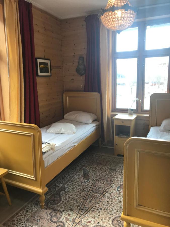 Camera Doppia con Letti Singoli e Bagno in Comune
