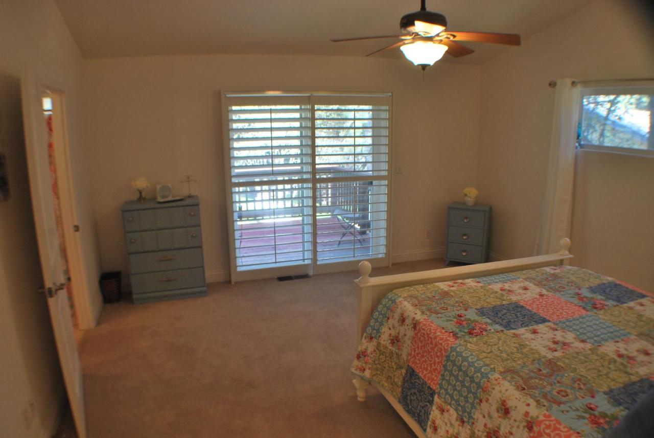 Big Tom's Cabin by Yosemite, lake and trails - B&B