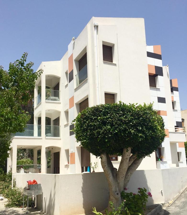 Modern Seaview Beach Studio Limassol - B&B