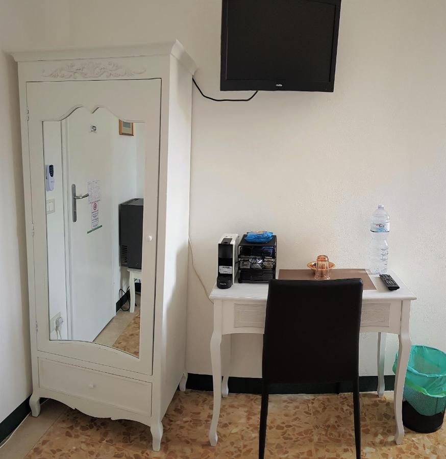Single Room with Private Bathroom
