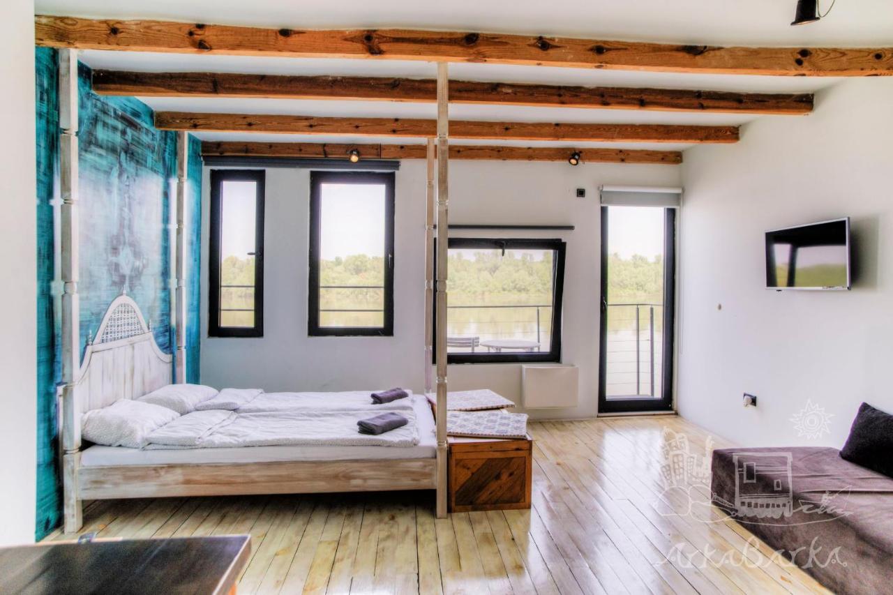 Estudio con 1 cama grande