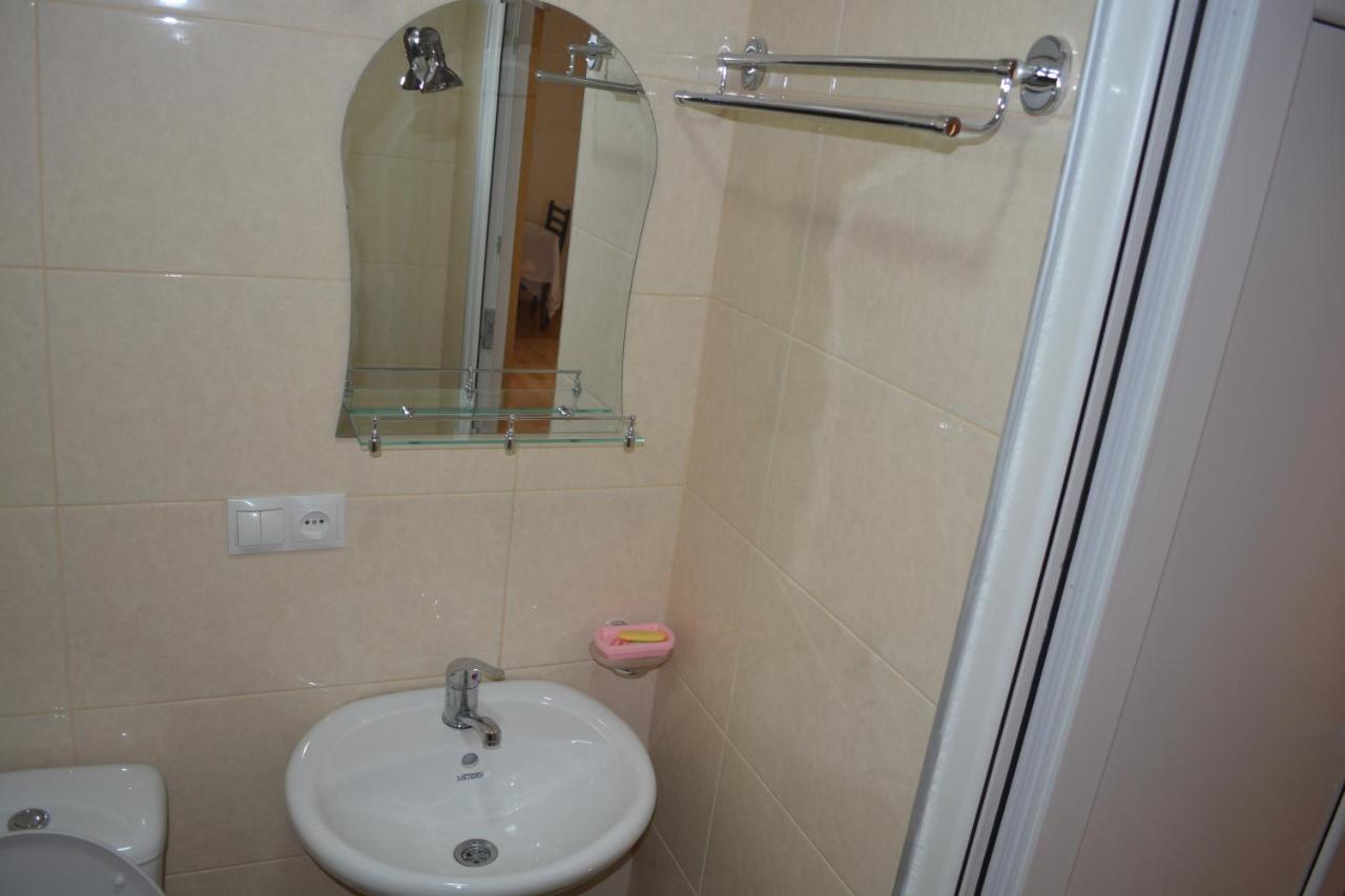 Ekaterine Guest House - B&B