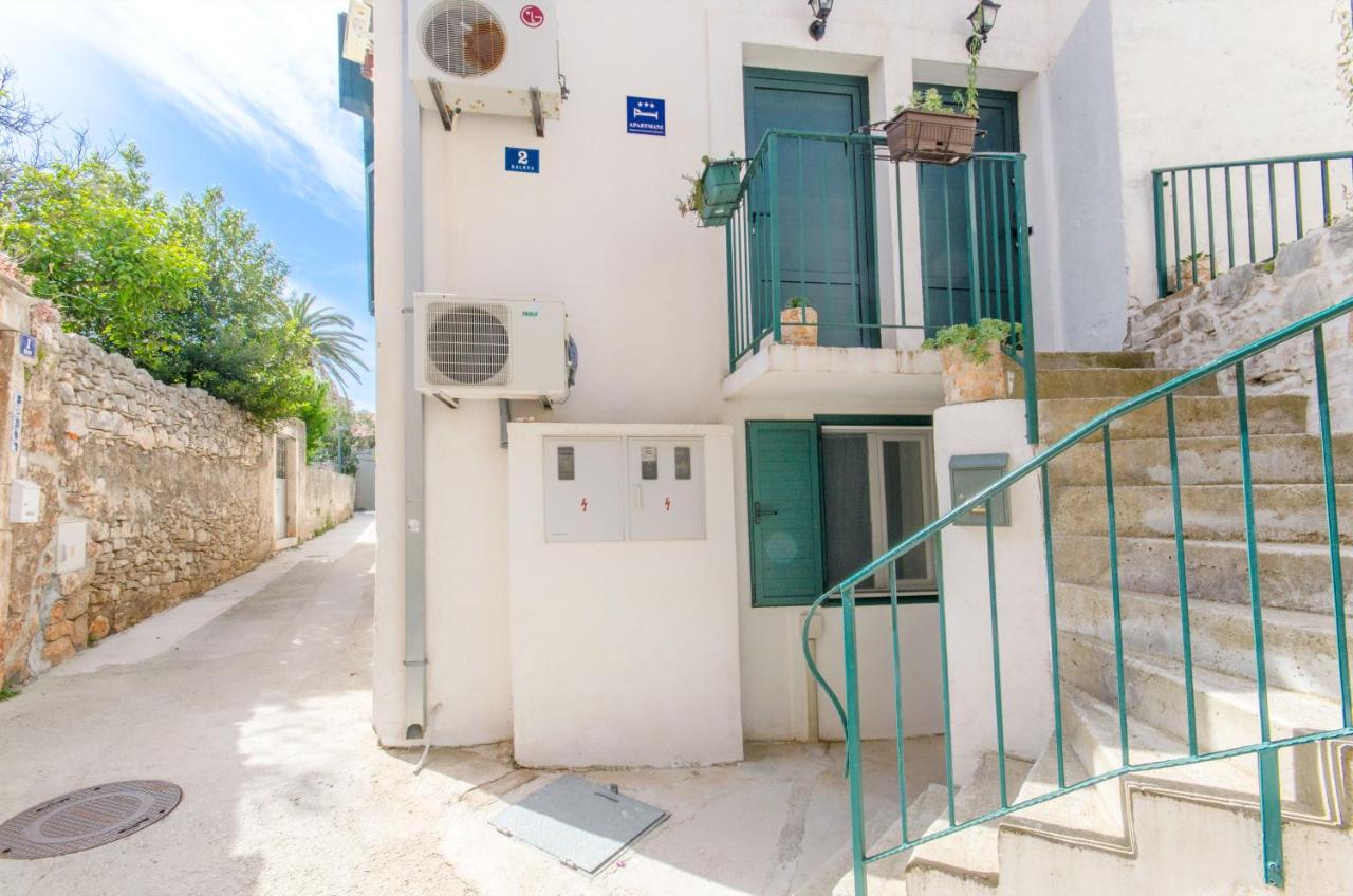 Apartments Sandra in the historical center of the city - Ferienwohnung