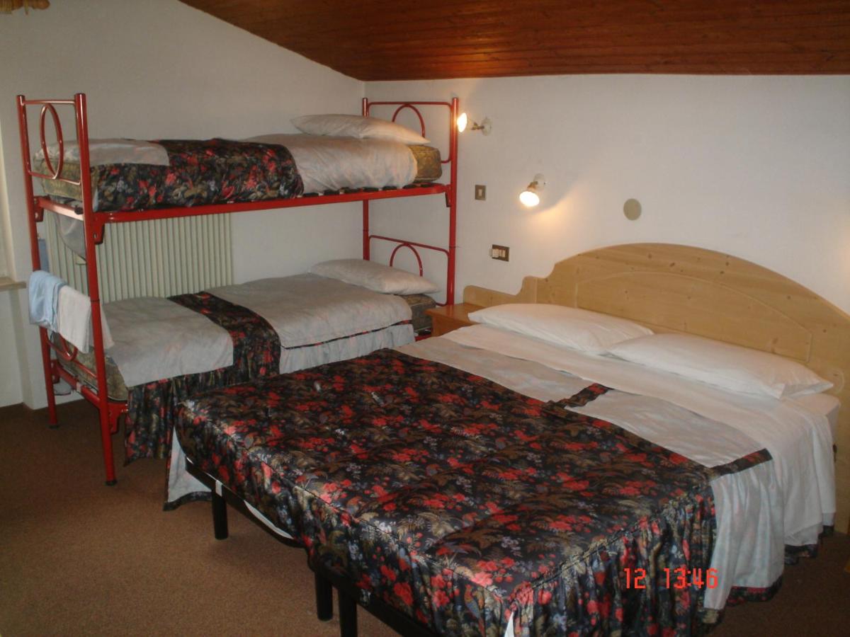 Dreibettzimmer mit eigenem externen Bad
