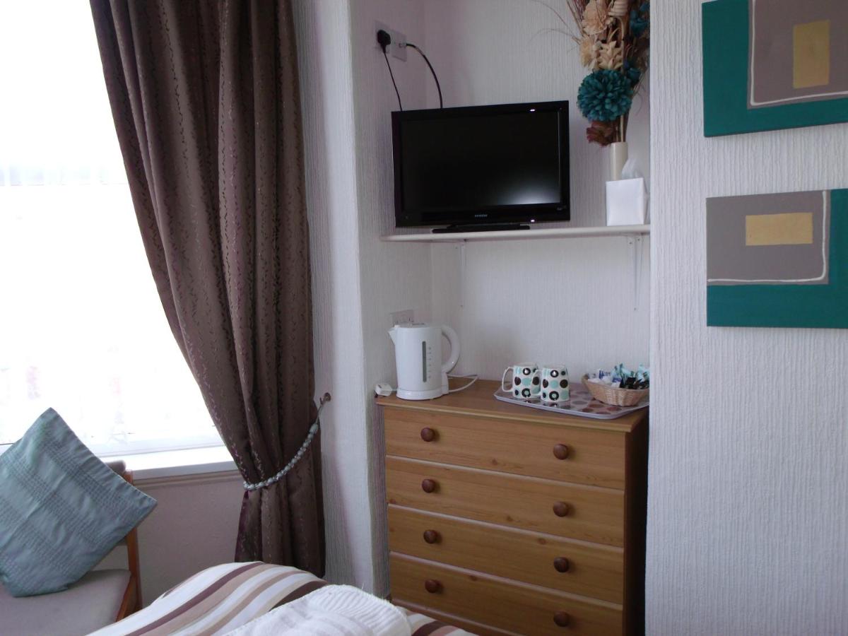 Twin Room - First Floor