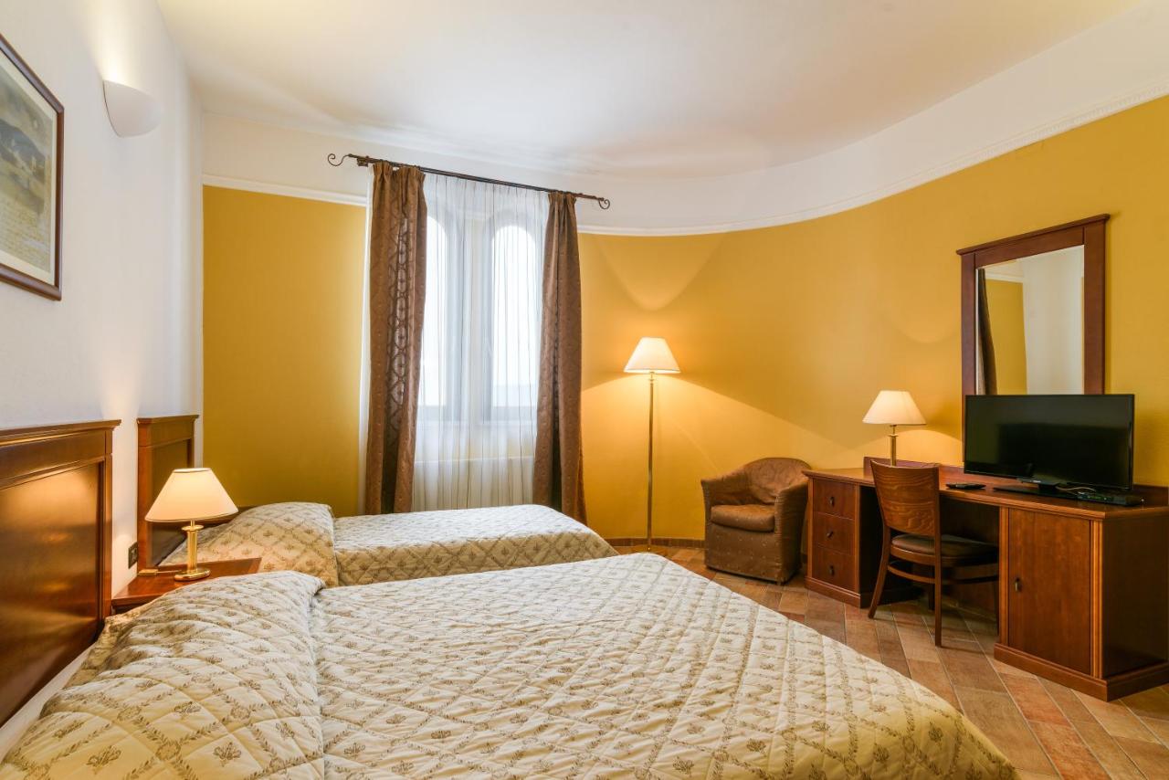 Studio with Sea View (3 Adults)