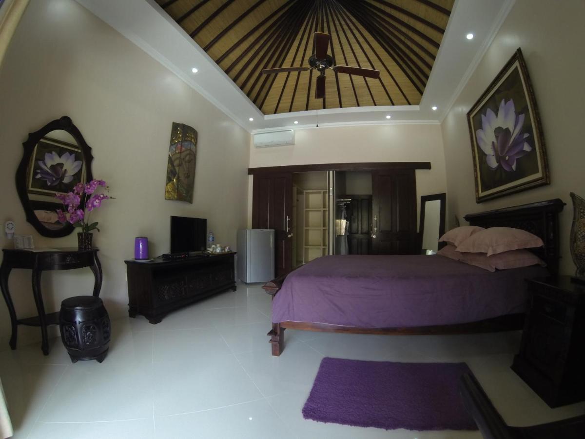 Queen Suite with Pool View
