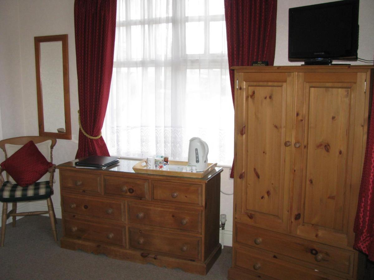 Zimmer mit Kingsize-Bett