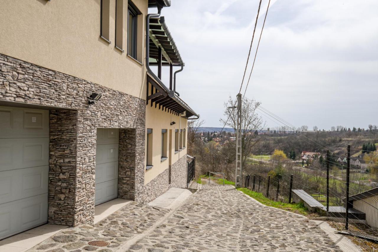 Rózsa Völgy Apartman - B&B