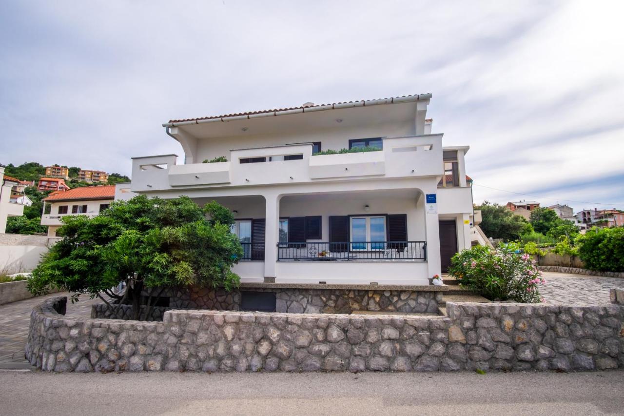 One Bedroom Apartment with Terrace and Sea View