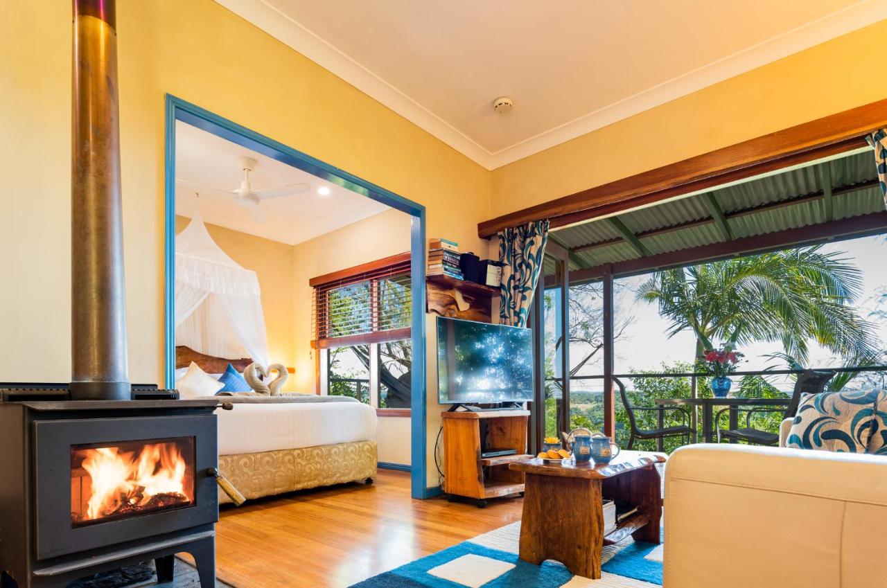 Deluxe Cottage with Lake View