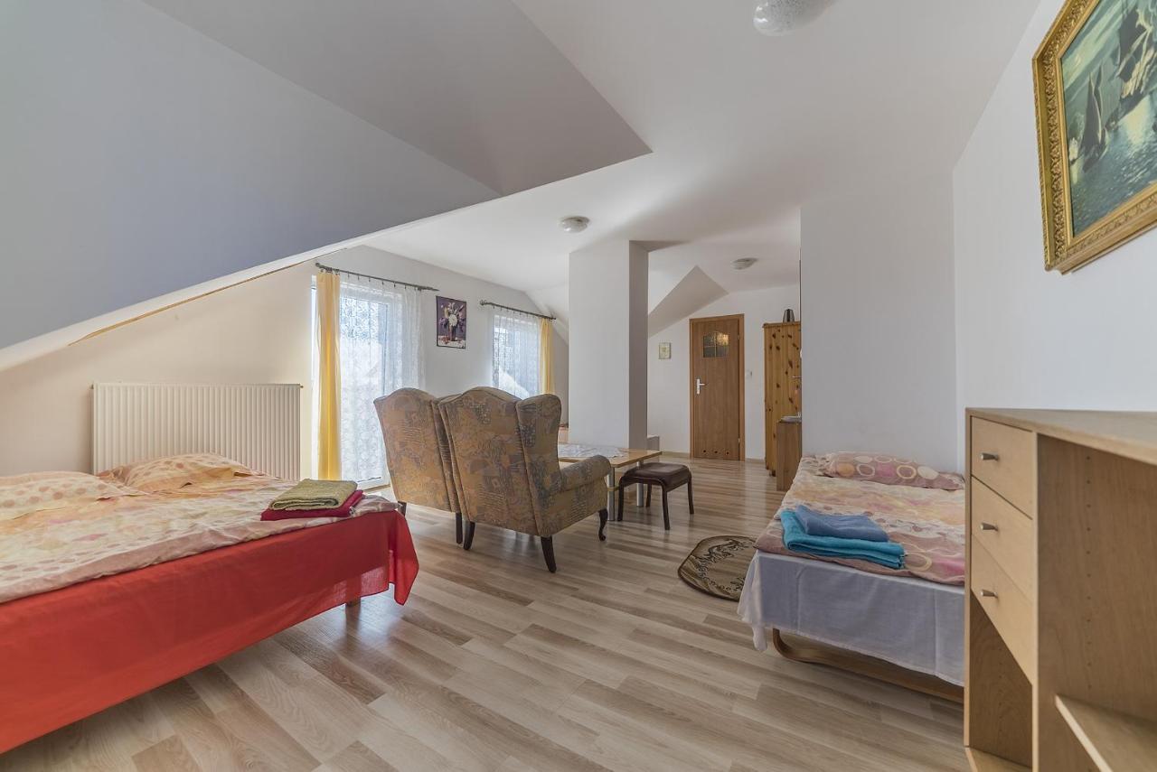 Vierbettzimmer mit Balkon