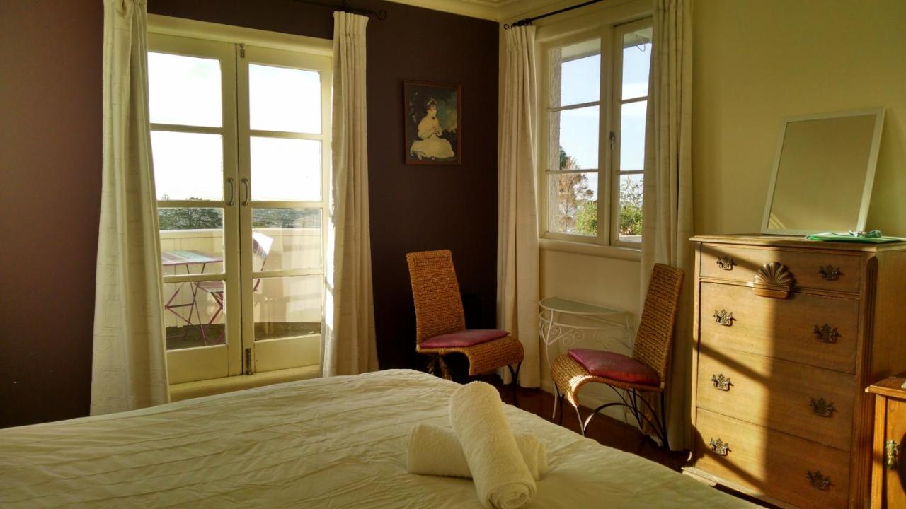 Chambre Lits Jumeaux avec Balcon et Salle de Bains Commune