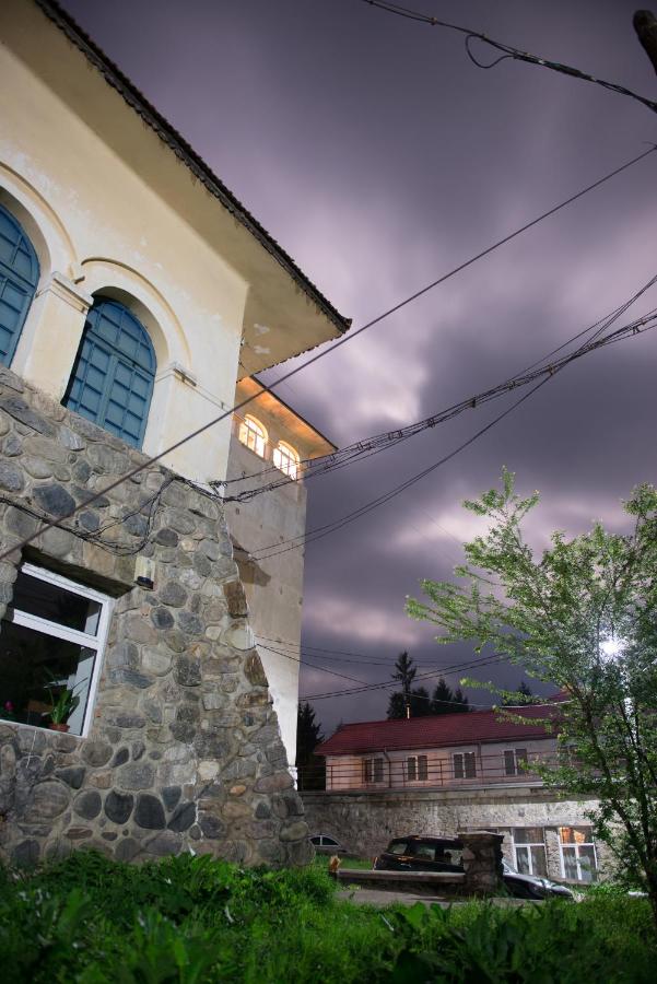 Turnul Mareșalului -Casă de Vacanță cu Panoramă 360 în Inima Naturii, lângă Transfăgărășan - Chambres d'hôtes Corbeni