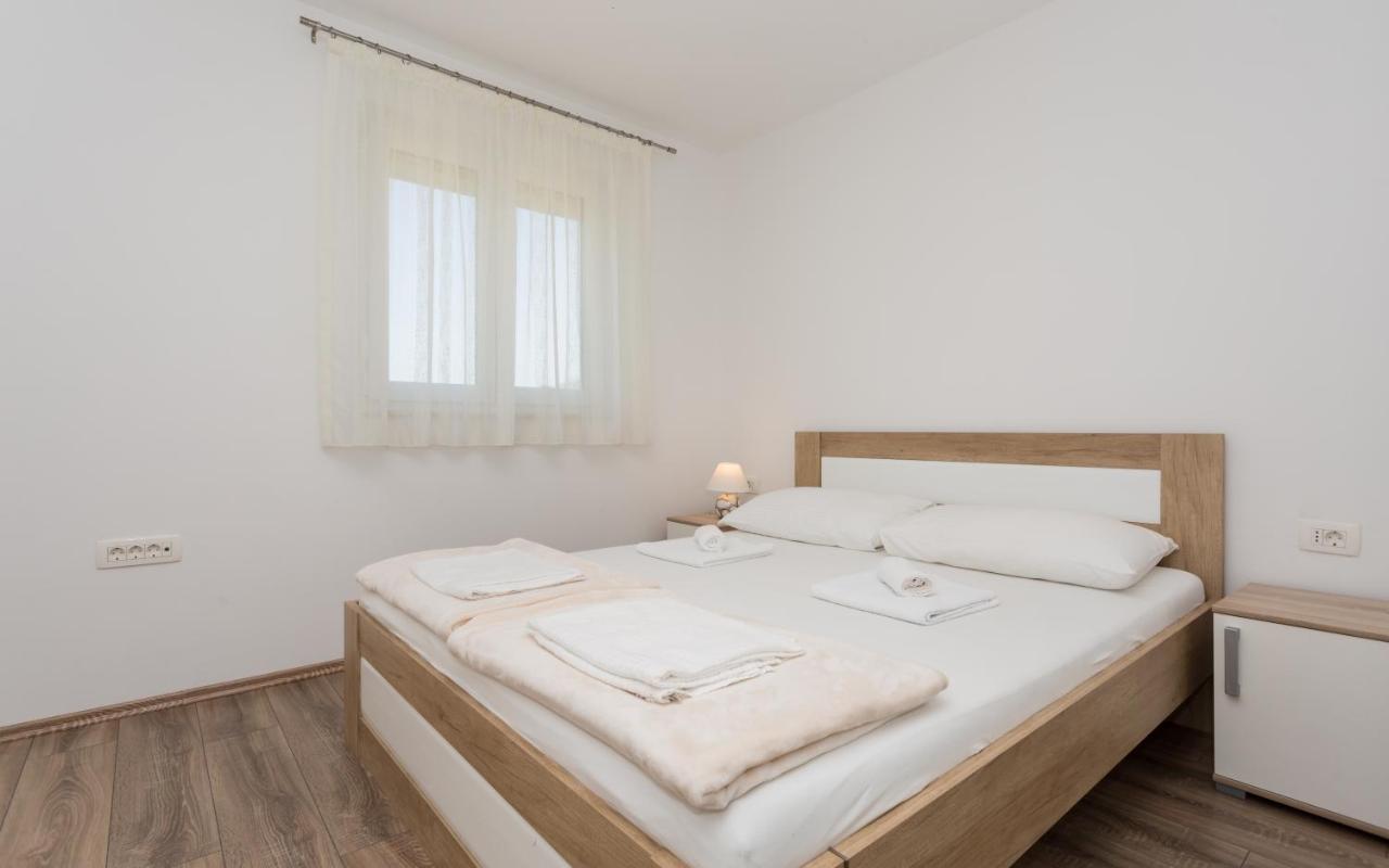 One-Bedroom Apartment with Balcony