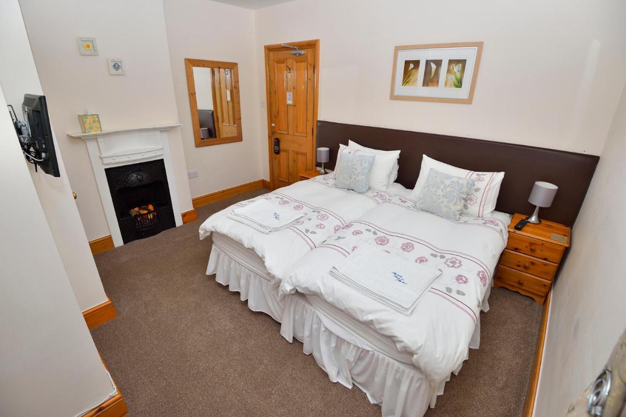 Double or Twin Room with Shower