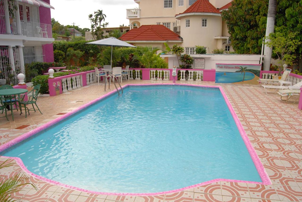 B&B Montego Bay - Pink Hibiscus Bed and Breakfast - Bed and Breakfast Montego Bay