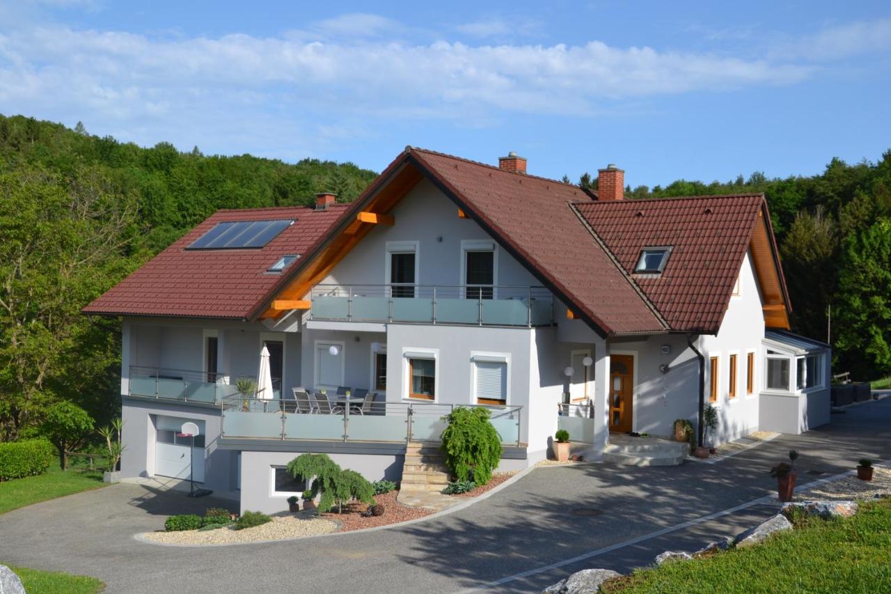 B&B Bad Loipersdorf - Gästehaus Waldblick - Bed and Breakfast Bad Loipersdorf