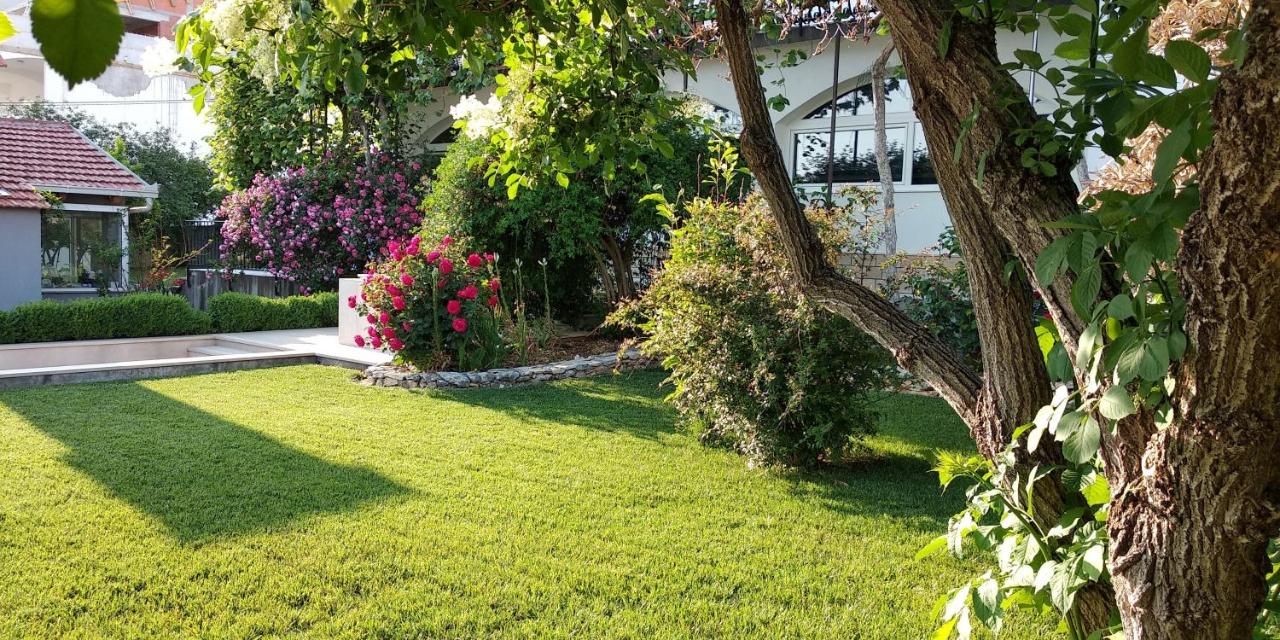 Appartement met 2 Slaapkamers en Terras - Uitzicht op de tuin