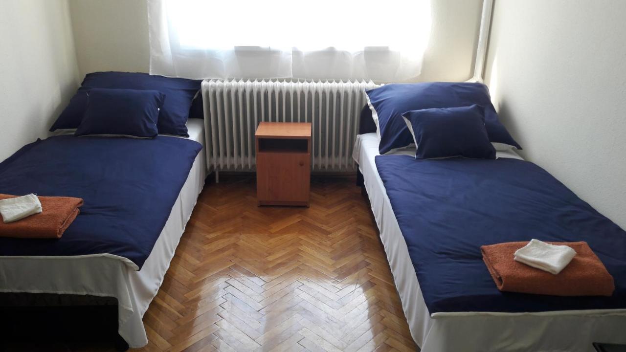 Zweibettzimmer mit Gemeinschaftsbad