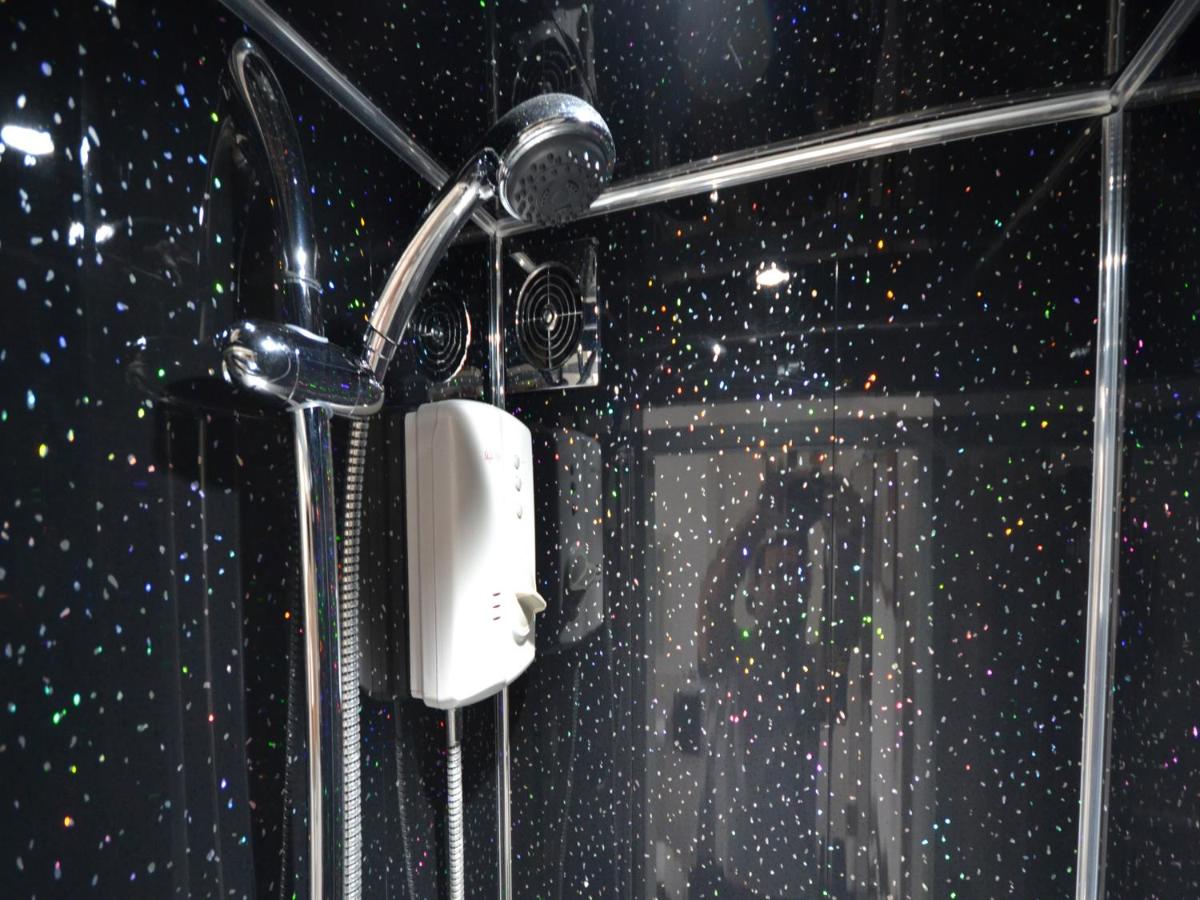 Twin Room with Private External Bathroom