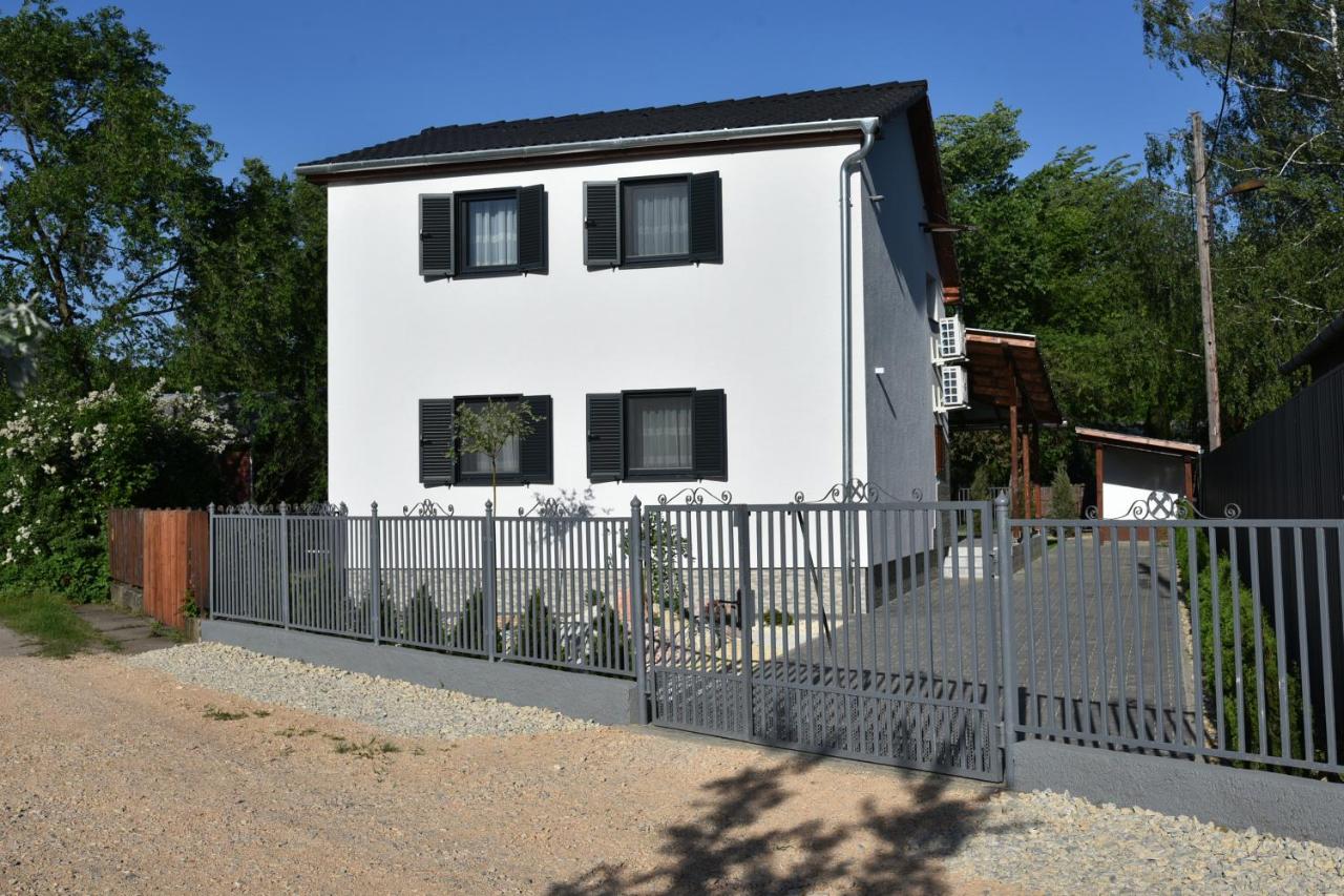 Sirály Apartman - B&B