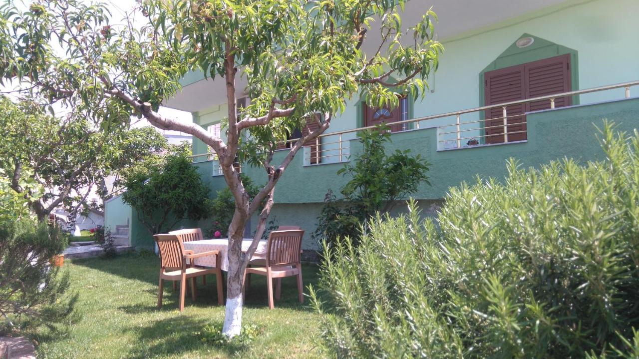 Jonny Guesthouse - B&B Ksamil