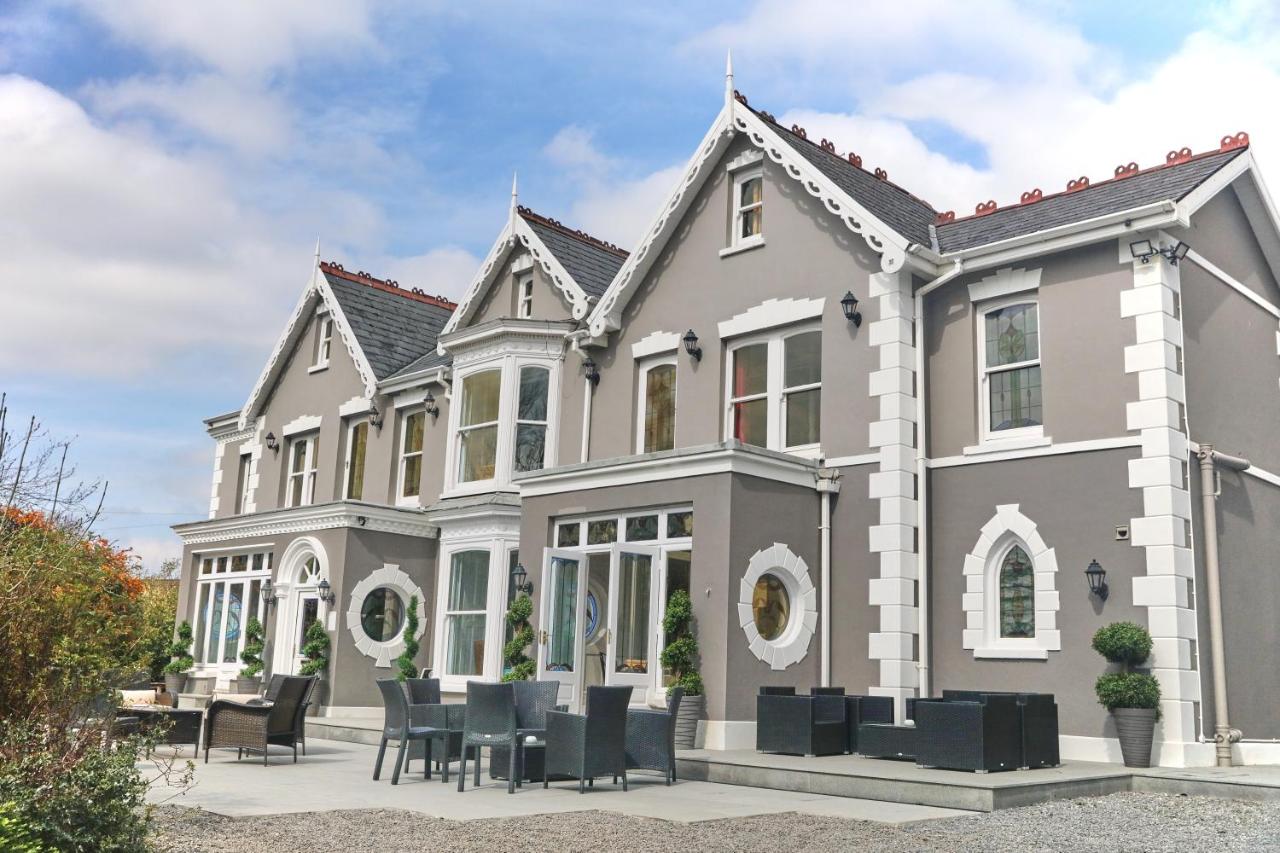 B&B Llanelli - LLwyn Country House - Bed and Breakfast Llanelli