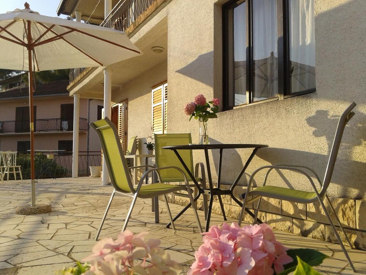 Apartmani Beroš - B&B Jelsa