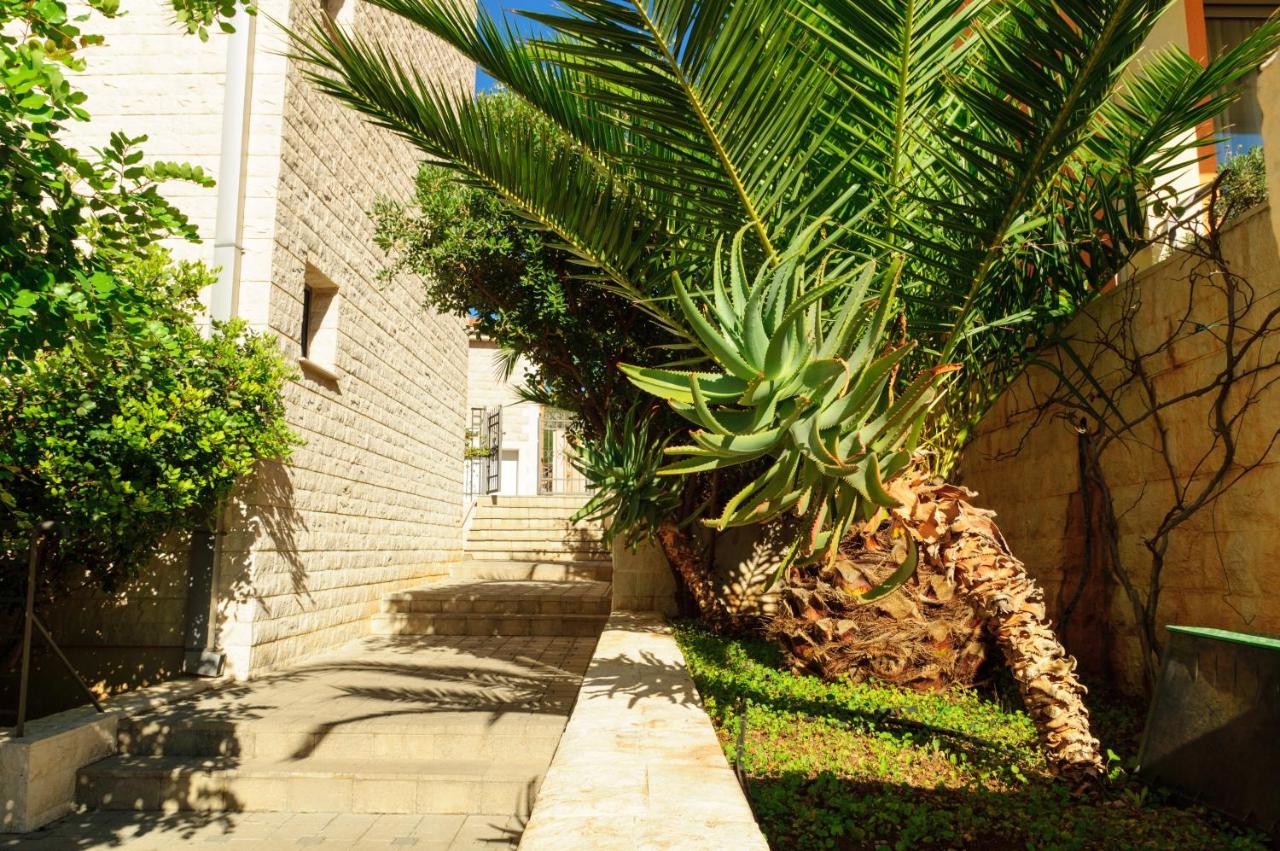 Apartment with pool - B&B