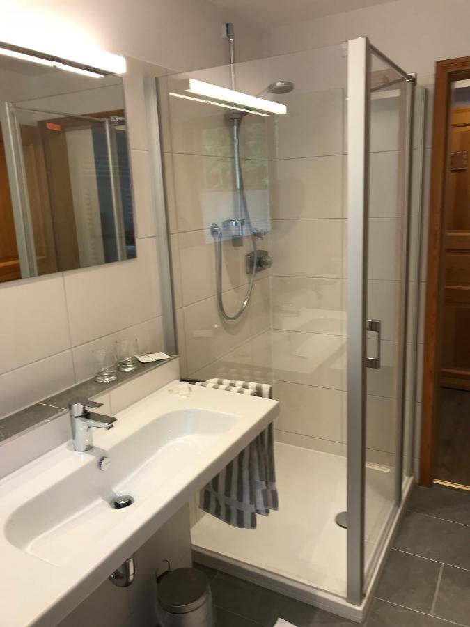 Tweepersoonskamer met 2 Aparte Bedden en Balkon